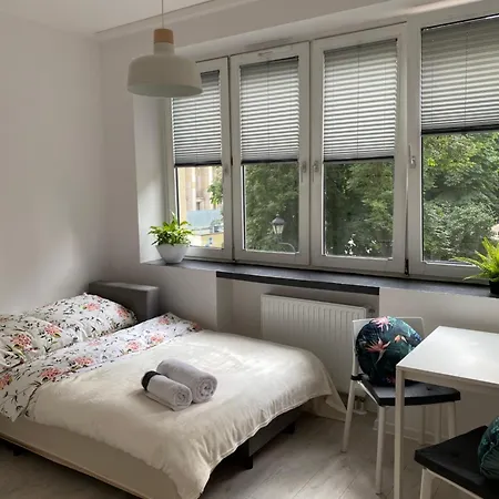 Kawalerki Basi Przy Dabrowskiego 22 Katowice